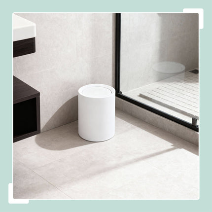 Poubelle de salle de bain en plastique de 6 L avec couvercle basculant