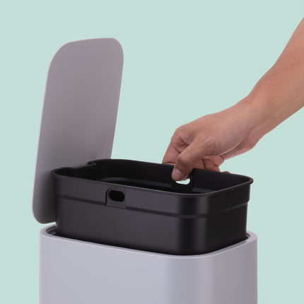 Poubelle carrée à pédale en plastique de 7 L - Couvercle à fermeture douce