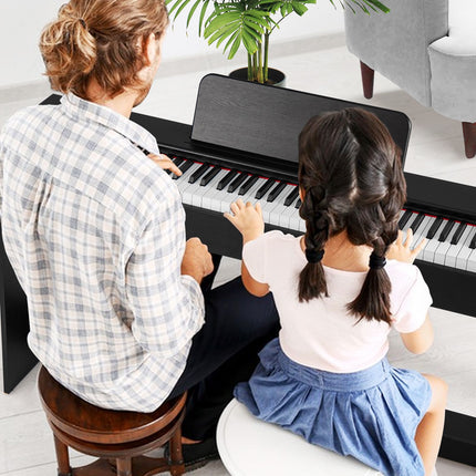 Digitalpiano mit 88 Tasten, Hammermechanik mit Gewichtung, 3 Pedale
