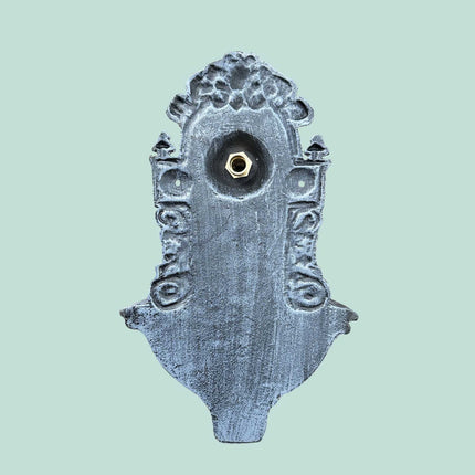 Fontaine murale grise de style antique, en aluminium moulé