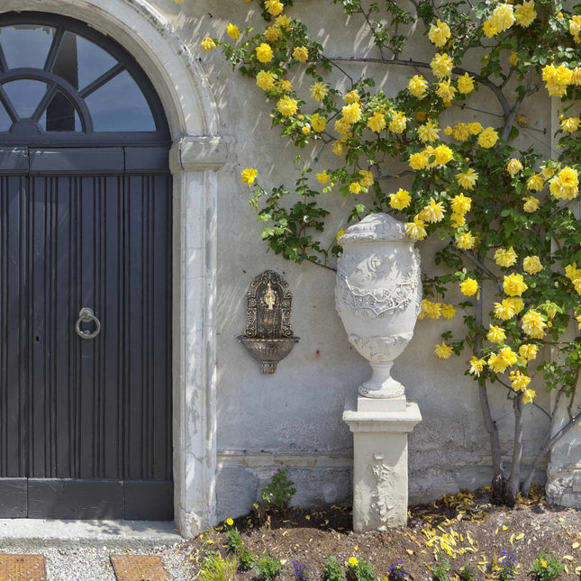Fontaine murale de style antique