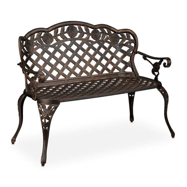 Banc de jardin de style ancien avec des roses