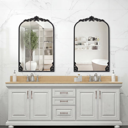 Miroir mural arqué avec cadre baroque doré orné