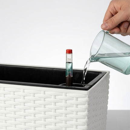 Balkon-Rattan-Pflanzgefäß mit Wasserstandsanzeige, Weiß