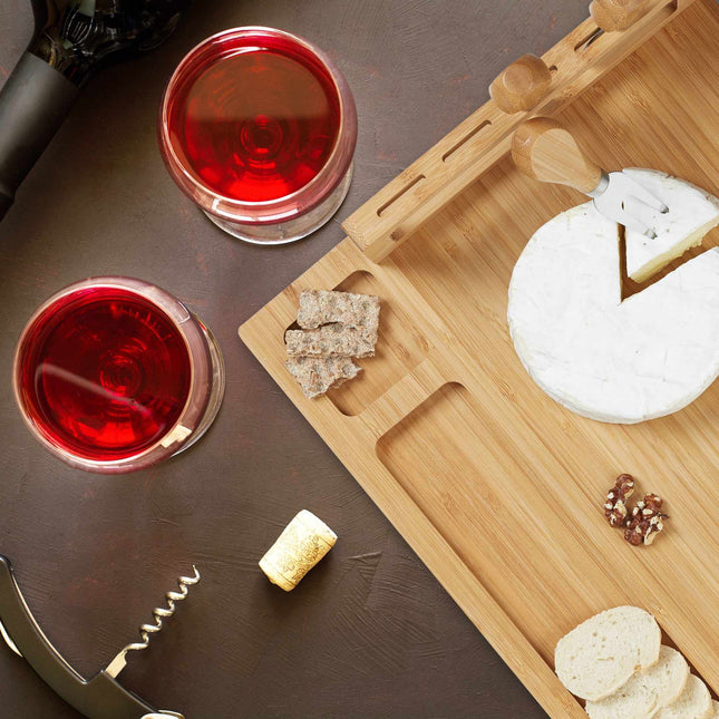 Plateau à fromage en bambou avec couverts