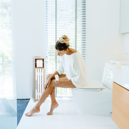 Meuble de salle de bain avec rangement et porte-rouleau de papier toilette