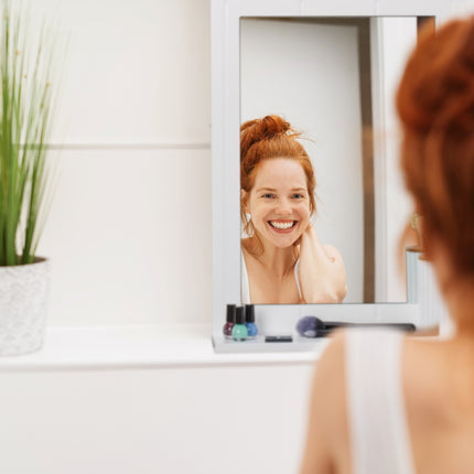 Badezimmer-Wandspiegel mit Ablage – Weißer Rahmen