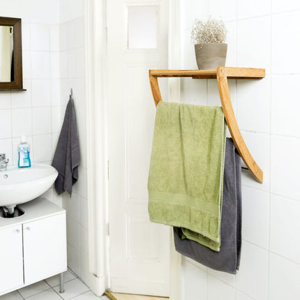 Étagère de salle de bain en bambou et chrome