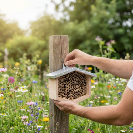 Hôtel à abeilles avec toit métallique pour abeilles sauvages
