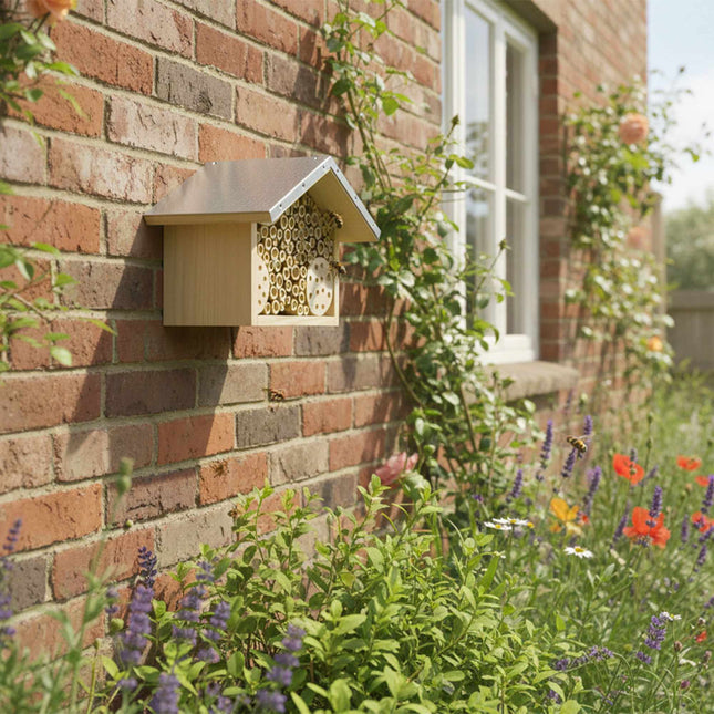 Hôtel à abeilles avec toit métallique pour abeilles sauvages