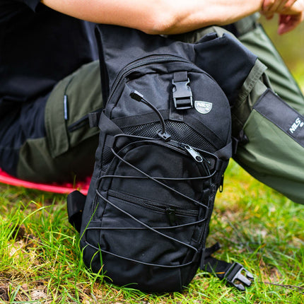 Schwarzer Rucksack, strapazierfähig, geräumig, reisefreundlich