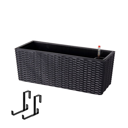 Schwarzer Rattan-Balkonpflanzkübel mit Wasserstandsanzeige