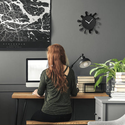 Horloge murale noire, design unique en forme d'éclaboussure