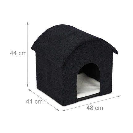 Schwarzes Katzenfell mit Kratzfläche