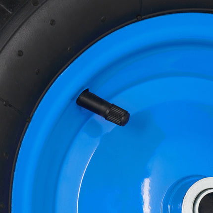 Blaues Schubkarrenrad mit Achse