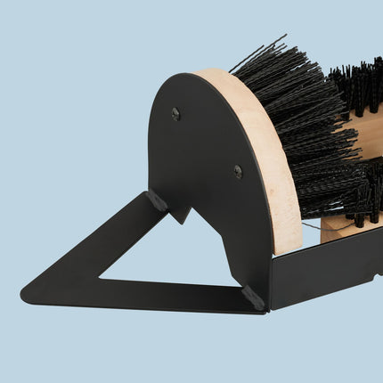 Nettoyeur de bottes avec brosses périphériques et repose-pieds