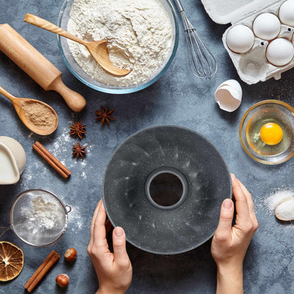 Forme de gâteau gris tacheté
