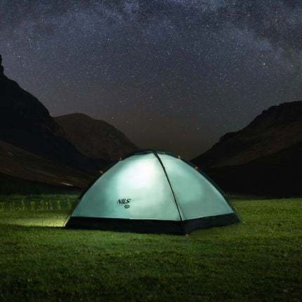 Tente de camping, verte, tombée de la nuit, 2 personnes