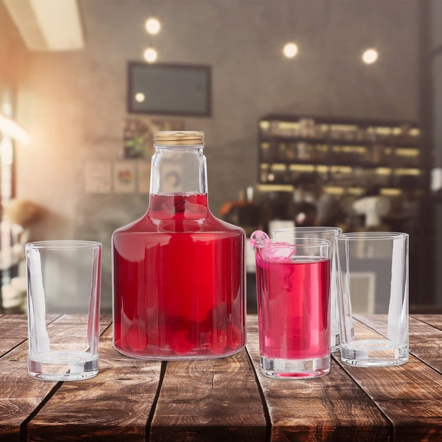 Karaffe mit Glas