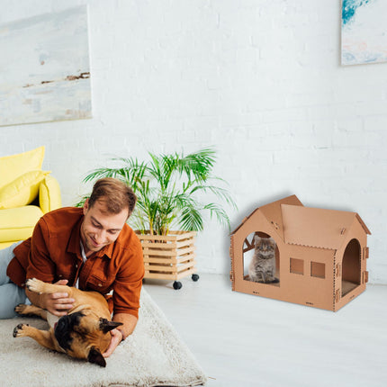 Maison pour chat en carton avec griffoir
