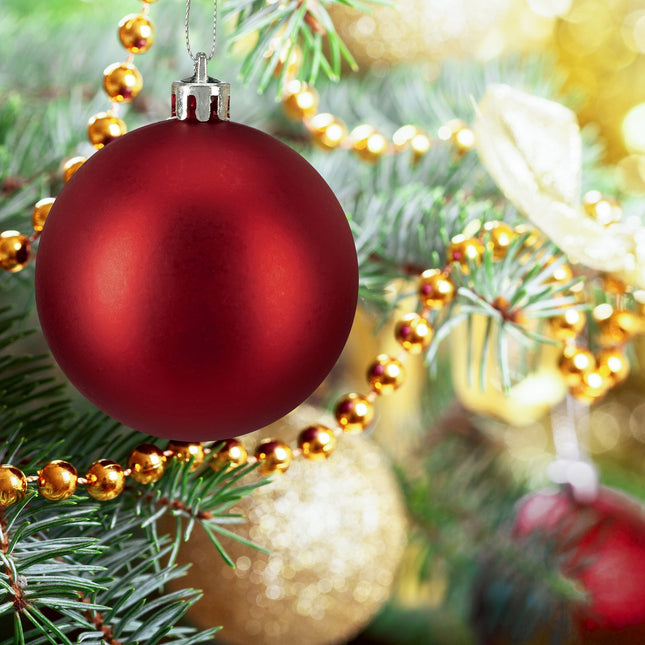 Ensemble de boules de Noël, rouges et vertes, différentes finitions