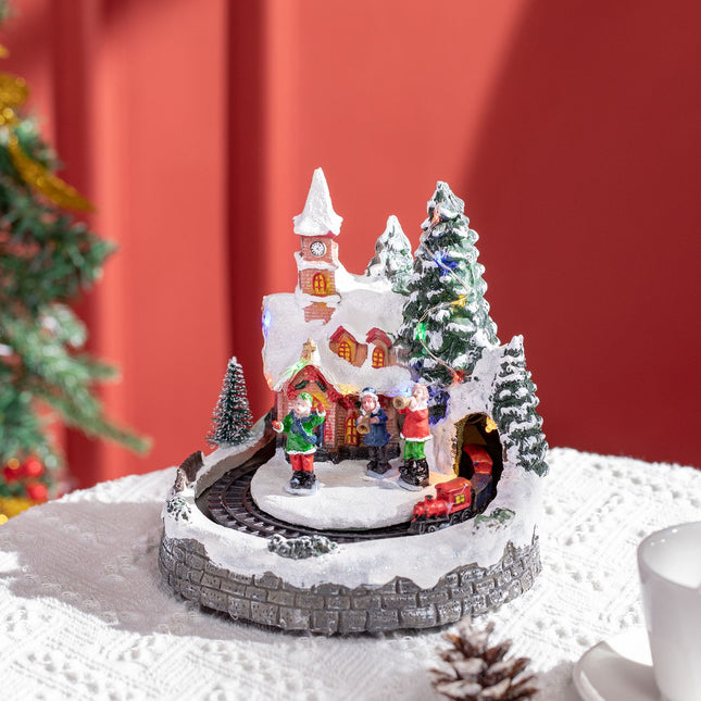 Weihnachtsdorf mit LED-Beleuchtung und fahrendem Zug