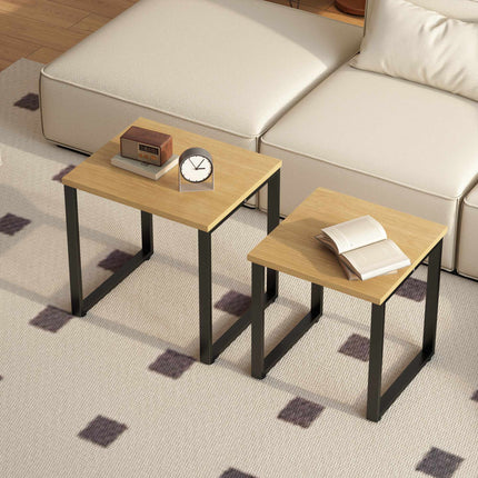 Ensemble de 2 tables basses gigognes, aspect bois, structure en métal