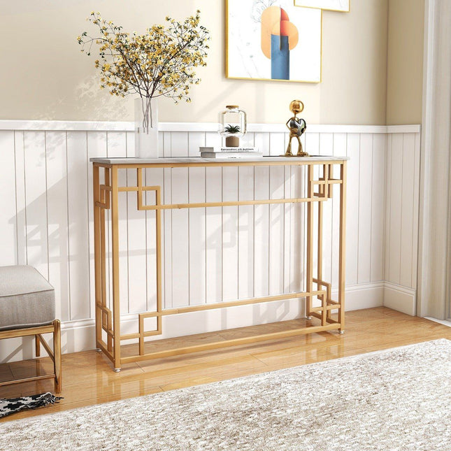 Table console avec structure en marbre et métal géométrique, table d'entrée étroite dorée