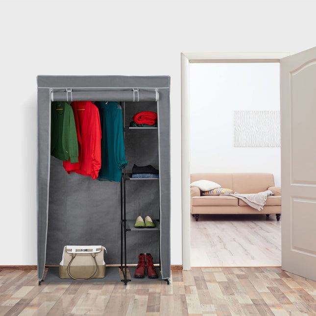 Stoffgarderobe mit Kleiderstange