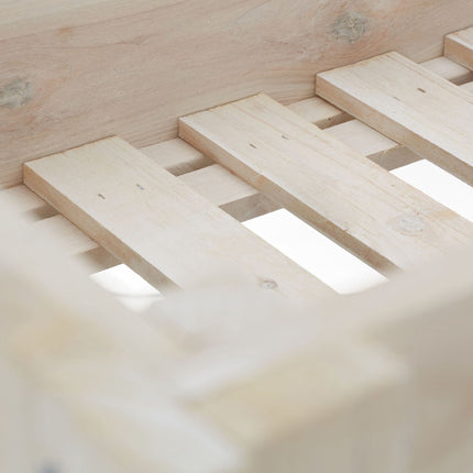 Blumenkasten auf Beinen aus weißem Holz