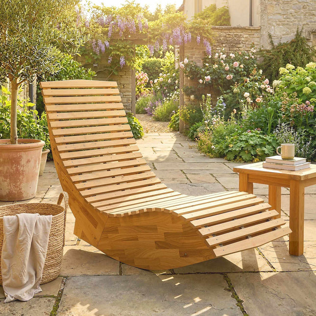 Chaise longue pliante en bois d'acacia, design ergonomique en forme de S