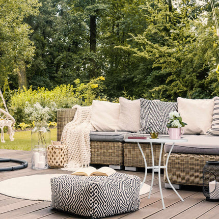 Gartentisch mit Sonnenschirmloch
