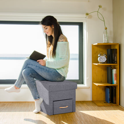 Grauer Hocker mit Stauraum