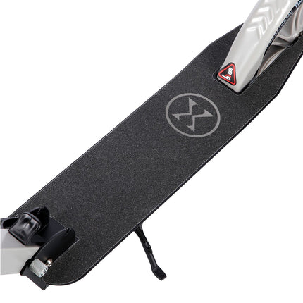 Trottinette grise, pliable, hauteur réglable
