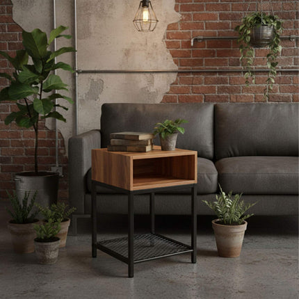 Nachttisch im Industrial-Design mit offenem Fach und Gitterstauraum