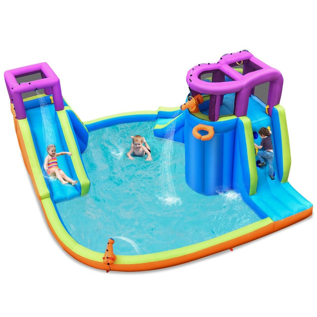 Parc aquatique gonflable avec toboggan, mur d'escalade et arroseurs