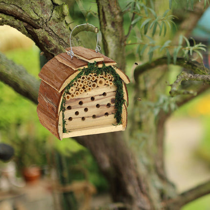 Insektenhotel mit Moos