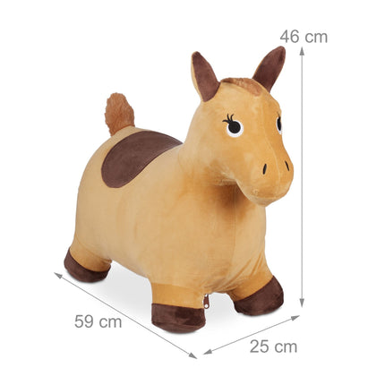 Cheval sauteur avec casquette