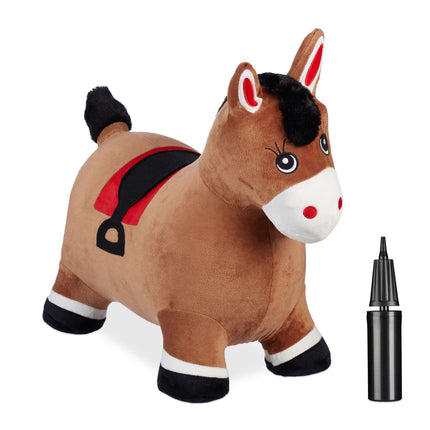 Cheval sauteur avec casquette