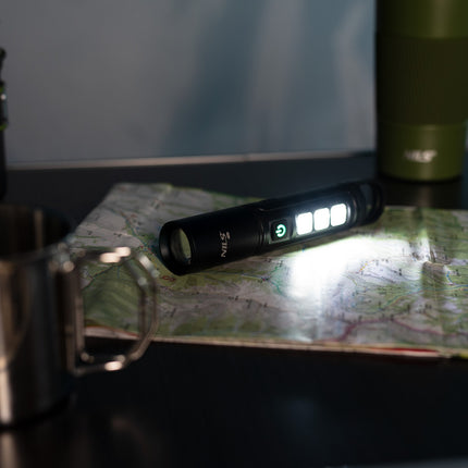 Lampe torche LED 800 lumens, compacte et portable