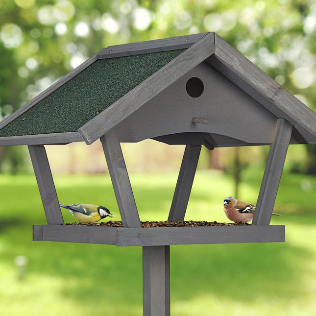 Grande mangeoire à oiseaux sur poteau