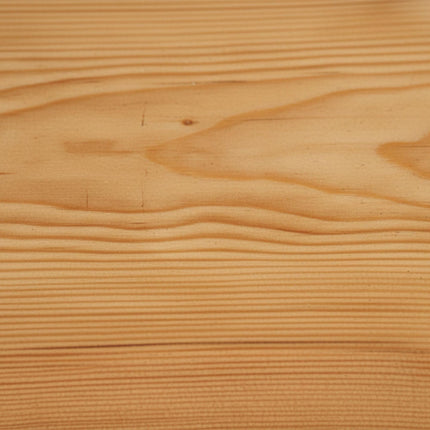 Regal aus Massivholz mit Baumkante – Rustikales, schwebendes Design