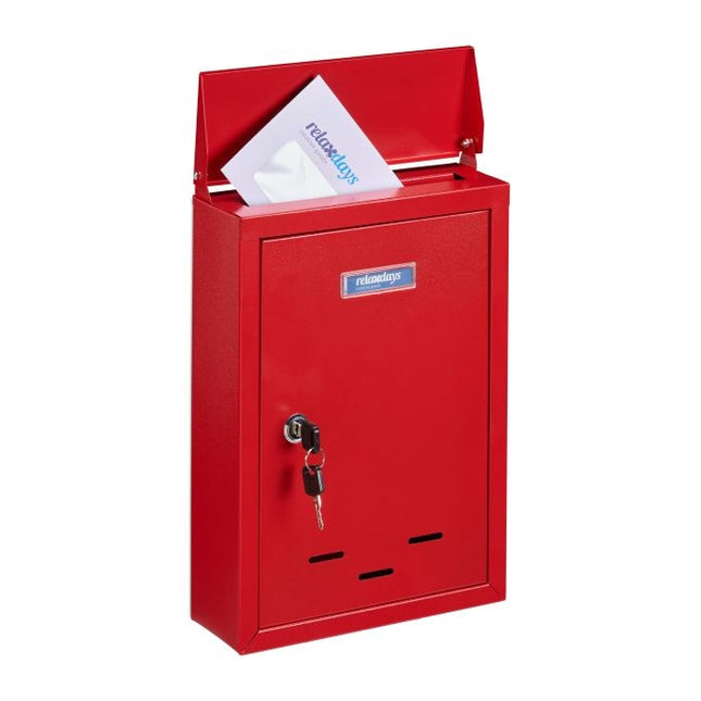 Boîte aux lettres avec plaque signalétique