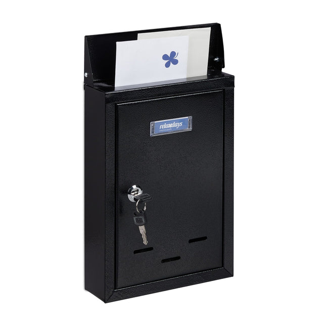 Boîte aux lettres avec plaque signalétique