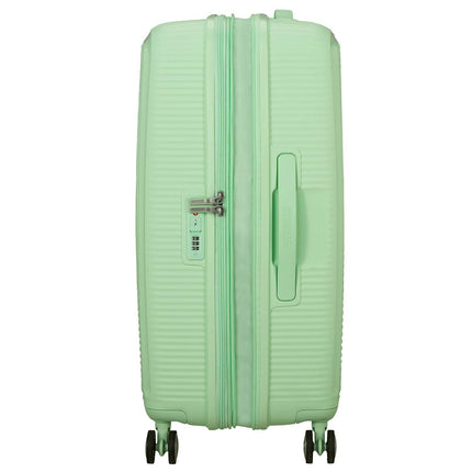 Mittlerer pastelgrüner Koffer – 67cm Spinner