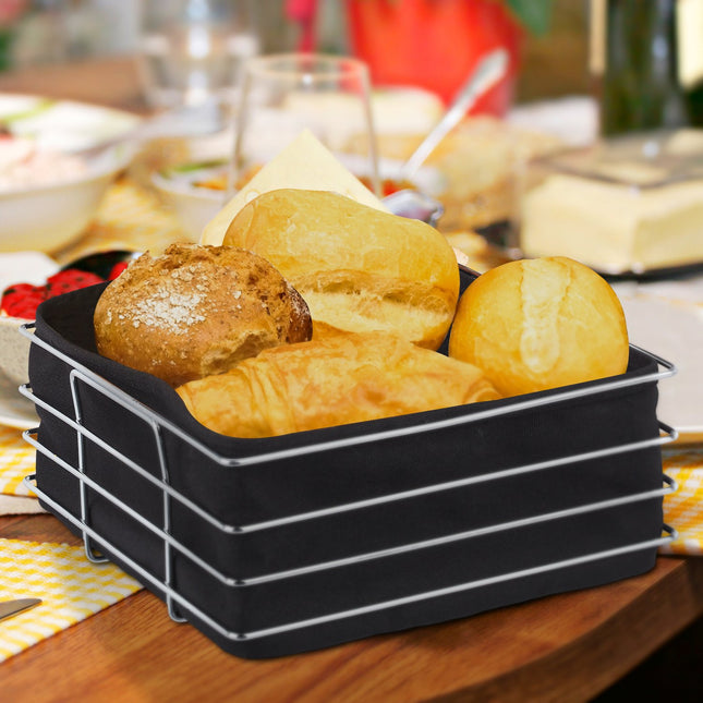 Brotkorb aus Metall mit Stoffbezug