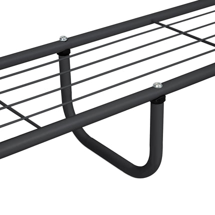 Kleiderbügel aus Metall mit Ablage