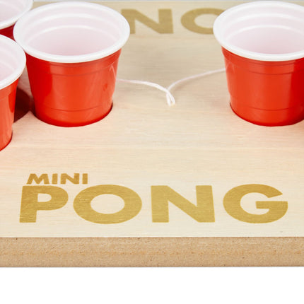 Mini Beer Pong avec des gobelets rouges
