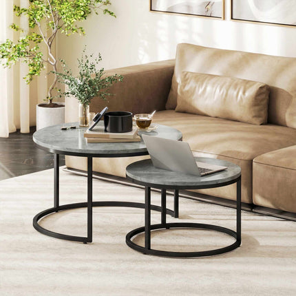 Ensemble de tables basses gigognes, aspect ciment, structure en métal