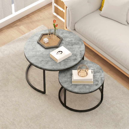 Ensemble de tables basses gigognes, aspect ciment, structure en métal